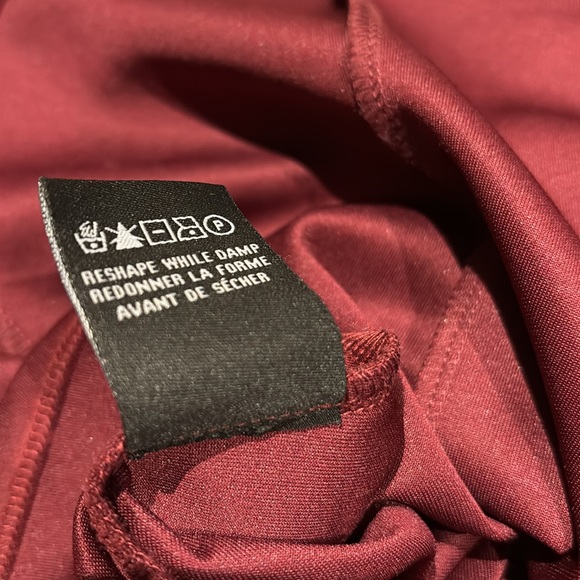 Le Chateau maroon angled hem skinny strap padded semi-formal dress size xxs - Picture 13 of 15